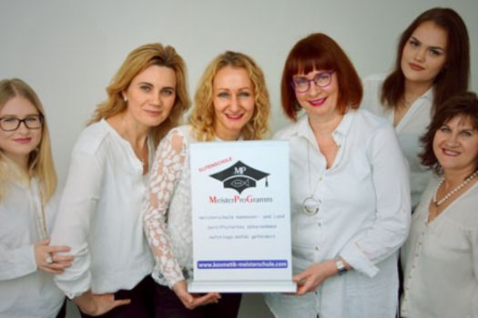 MP-Meisterprogramm-Absolventinnen-Kosmetikmeister.webp